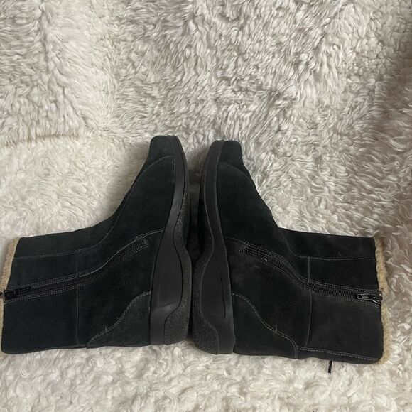 Clarks Leather suede ankle wedge Boots side zipper rubber soles size 9W - Picture 7 of 14